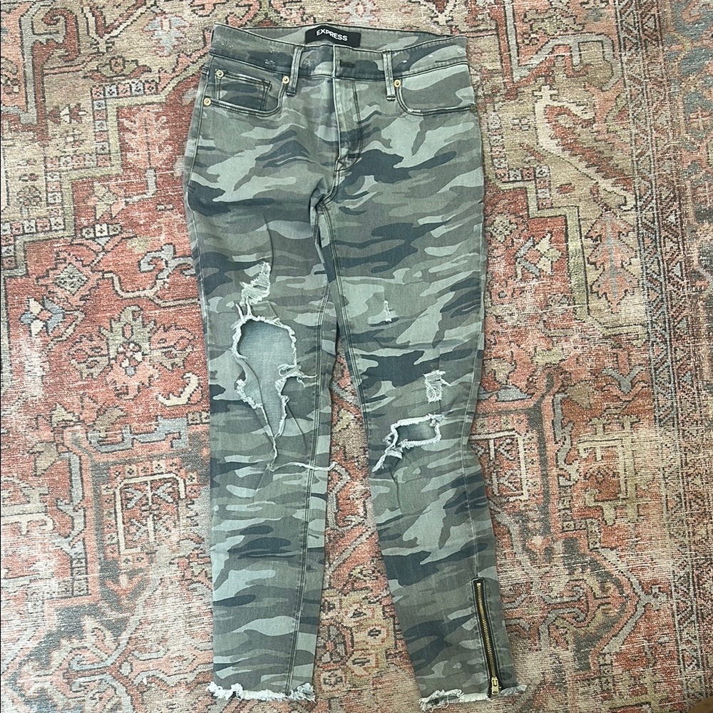 Camouflage Distressed Skinny Jeans